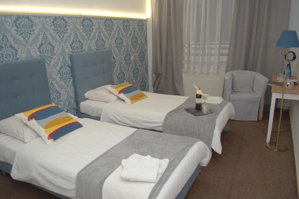 Acwador Hotel Pleszew Eksteriør billede